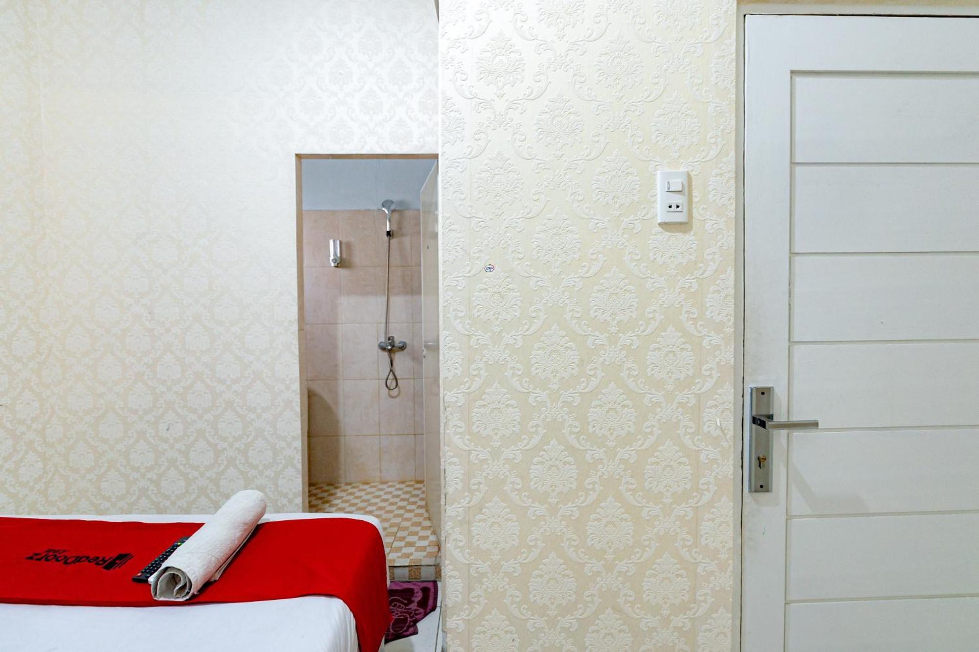 Reddoorz Near Rsud Dr Pringadi Medan 3 Hotel Exterior foto