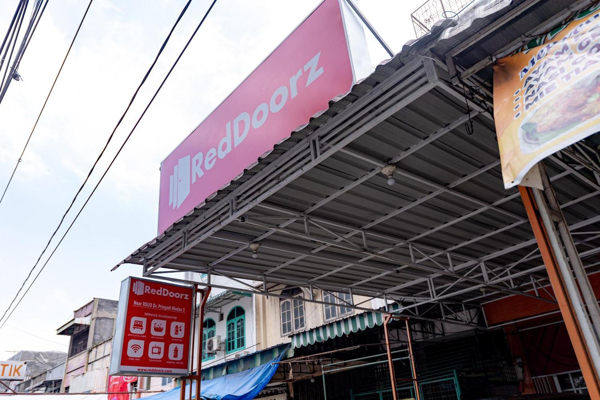 Reddoorz Near Rsud Dr Pringadi Medan 3 Hotel Exterior foto